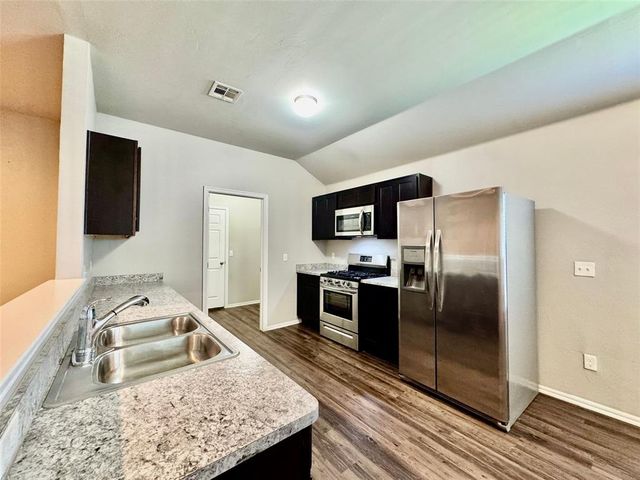 1870 Bartlett Drive, Newcastle, OK 73065