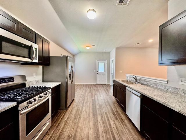 1870 Bartlett Drive, Newcastle, OK 73065