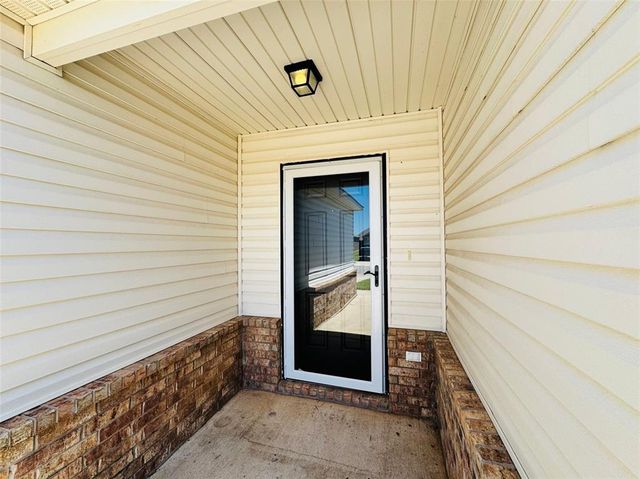 1870 Bartlett Drive, Newcastle, OK 73065