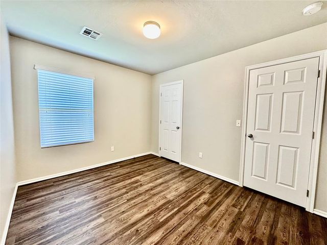1870 Bartlett Drive, Newcastle, OK 73065