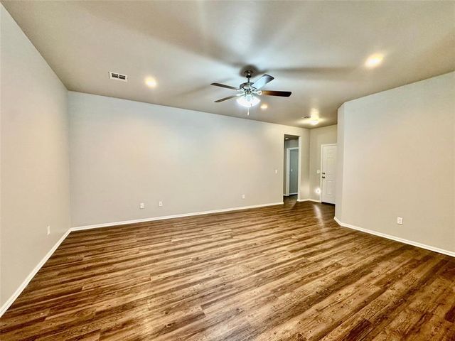 1870 Bartlett Drive, Newcastle, OK 73065