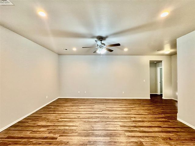 1870 Bartlett Drive, Newcastle, OK 73065