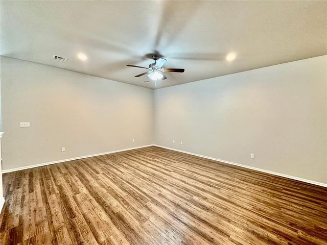 1870 Bartlett Drive, Newcastle, OK 73065
