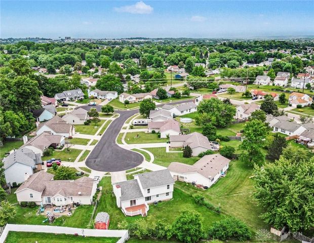 10060 Village Tree Court, Miamisburg, OH 45342