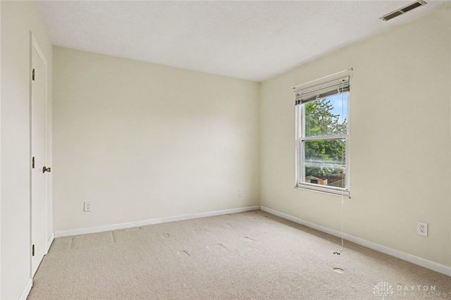 10060 Village Tree Court, Miamisburg, OH 45342