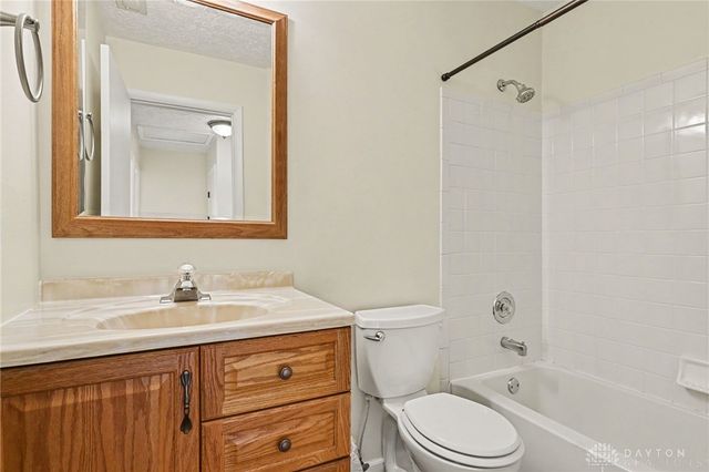 10060 Village Tree Court, Miamisburg, OH 45342