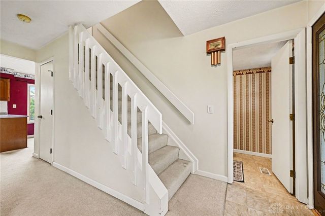 10060 Village Tree Court, Miamisburg, OH 45342