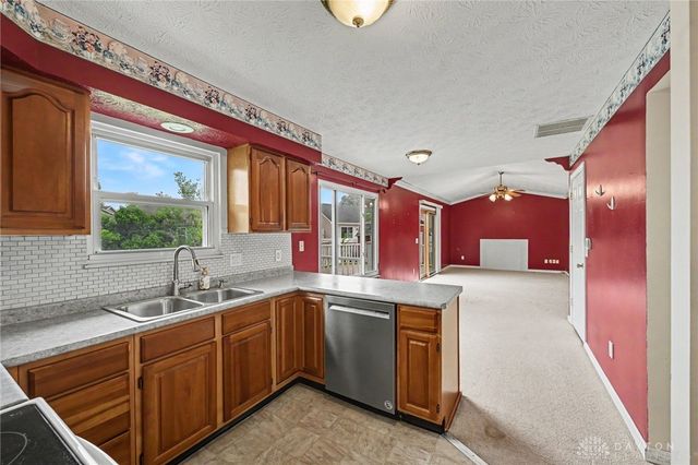 10060 Village Tree Court, Miamisburg, OH 45342