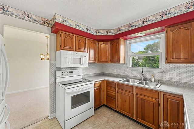 10060 Village Tree Court, Miamisburg, OH 45342