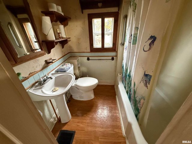 820 S 10th St Street, Herrin, IL 62948