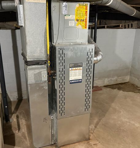 820 S 10th St Street, Herrin, IL 62948