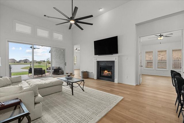 4927 Dickens Landing Drive, League City, TX 77573