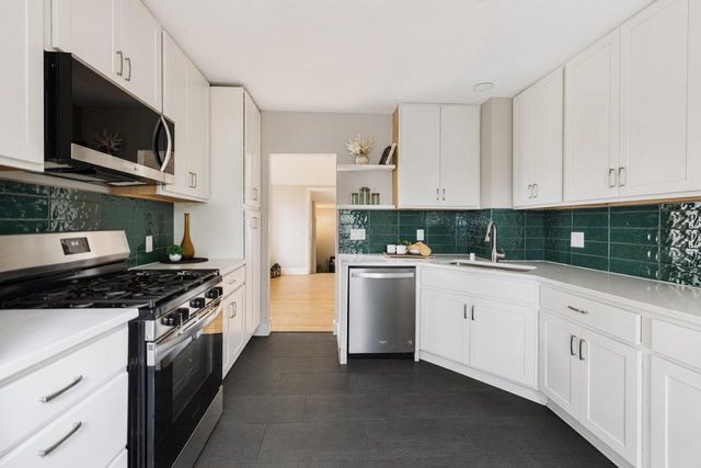 1500 E Kensington BOULEVARD, Shorewood, WI 53211