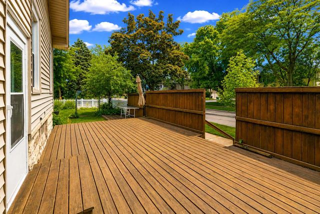 1500 E Kensington BOULEVARD, Shorewood, WI 53211