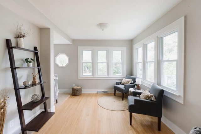 1500 E Kensington BOULEVARD, Shorewood, WI 53211