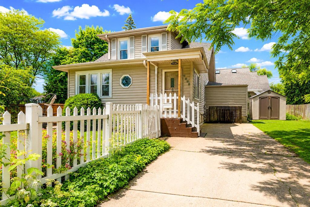 1500 E Kensington BOULEVARD, Shorewood, WI 53211