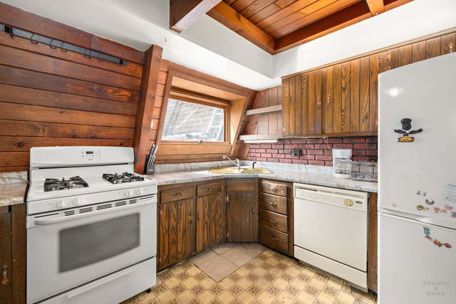 24211 N Riverside Drive, Cary, IL 60013