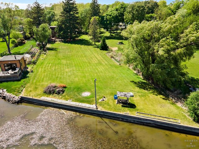 24211 N Riverside Drive, Cary, IL 60013