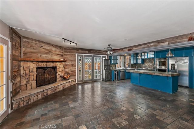 495 Zuger Court, Crestline, CA 92325