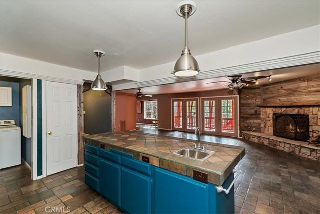 495 Zuger Court, Crestline, CA 92325