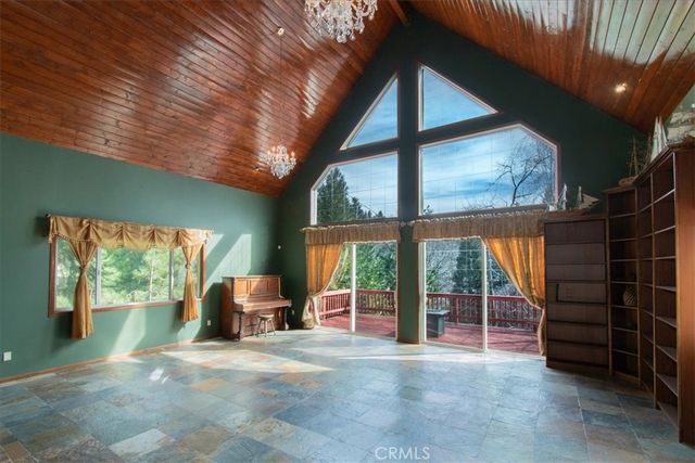 495 Zuger Court, Crestline, CA 92325