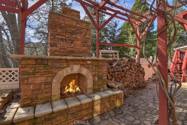 495 Zuger Court, Crestline, CA 92325