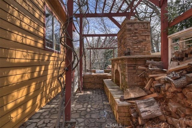 495 Zuger Court, Crestline, CA 92325