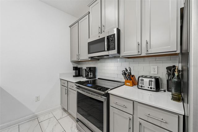 976 LEADER STREET, Davenport, FL 33896