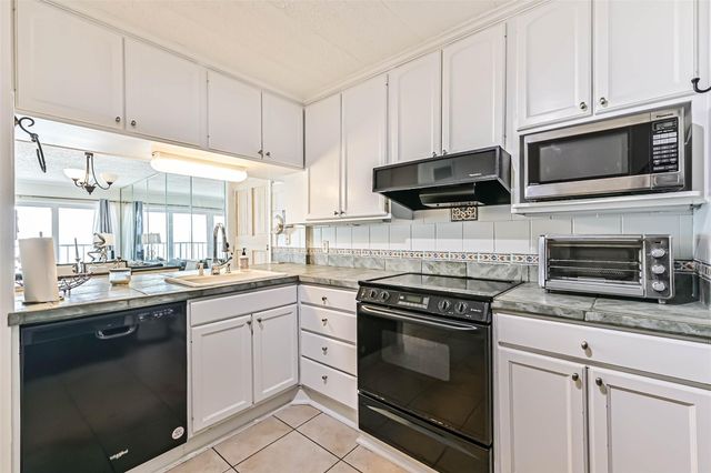 7310 Seawall Boulevard 807, Galveston, TX 77551