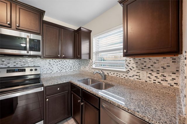 178 Presidents Way, Venus, TX 76084