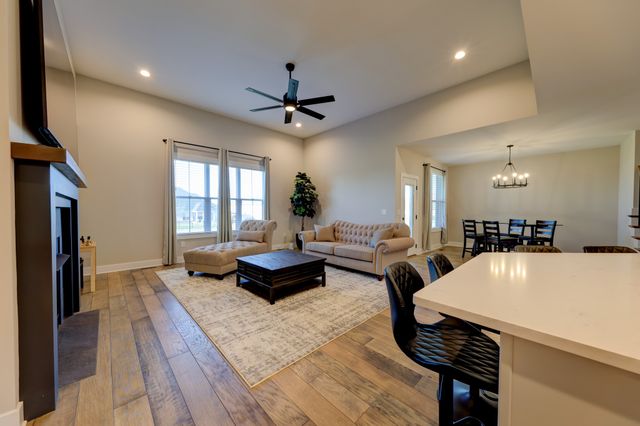 314 Clarabelle Ln, Clarksville, TN 37040