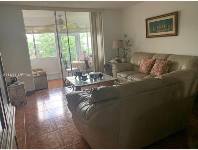 8305 Sunrise Lakes Blvd 103, Sunrise, FL 33322