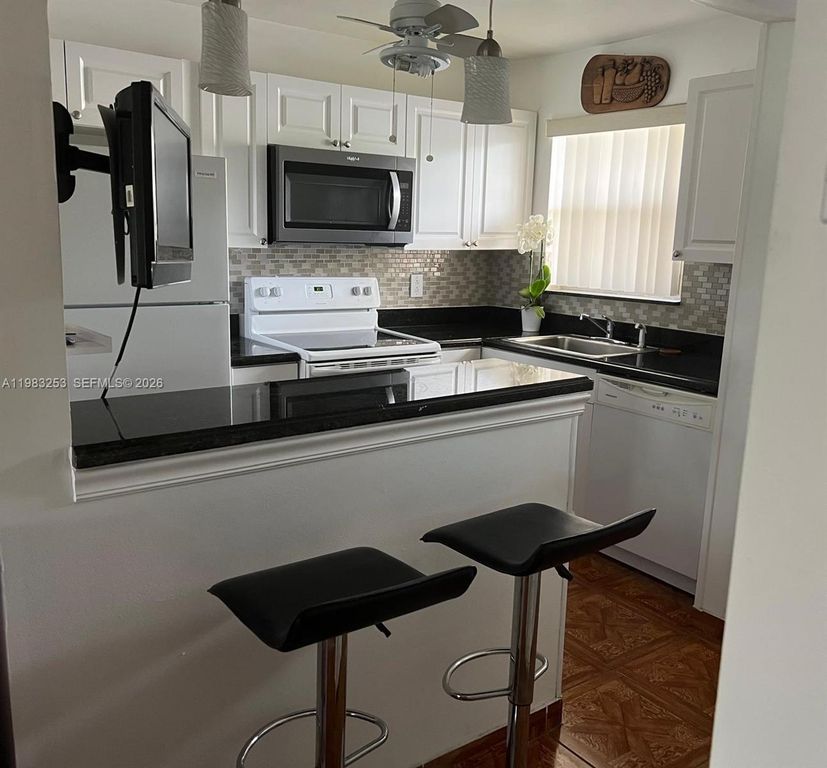 8305 Sunrise Lakes Blvd 103, Sunrise, FL 33322