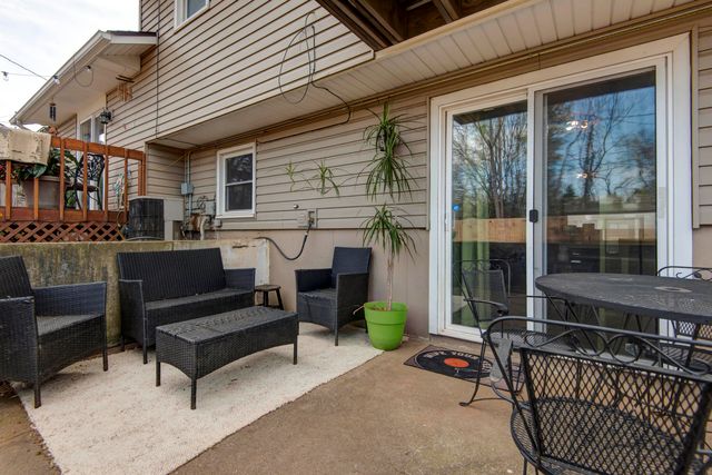 1711 W Whiteside Street, Springfield, MO 65807