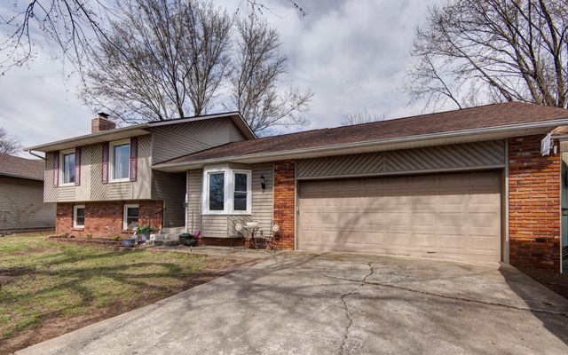 1711 W Whiteside Street, Springfield, MO 65807