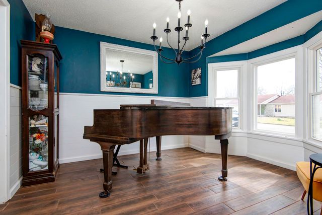 1711 W Whiteside Street, Springfield, MO 65807