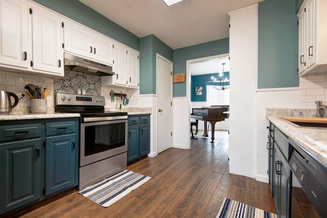 1711 W Whiteside Street, Springfield, MO 65807