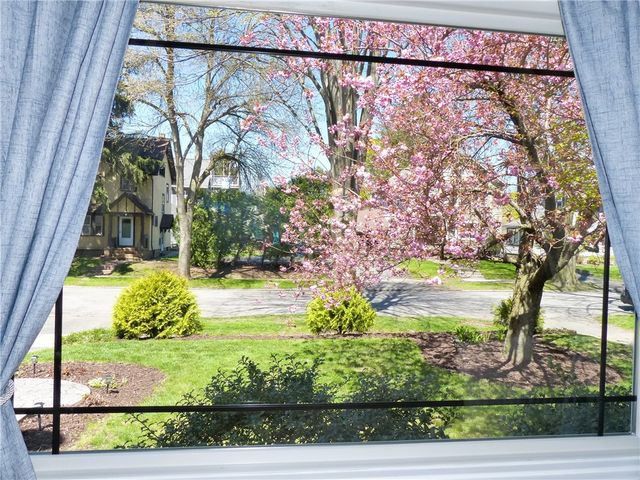 21 Elmcroft Road, Rochester, NY 14609