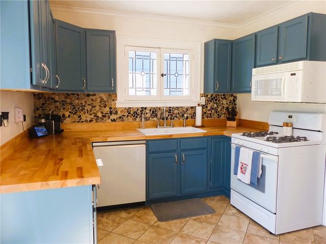 21 Elmcroft Road, Rochester, NY 14609