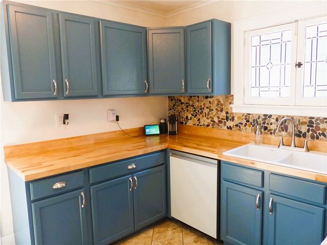 21 Elmcroft Road, Rochester, NY 14609
