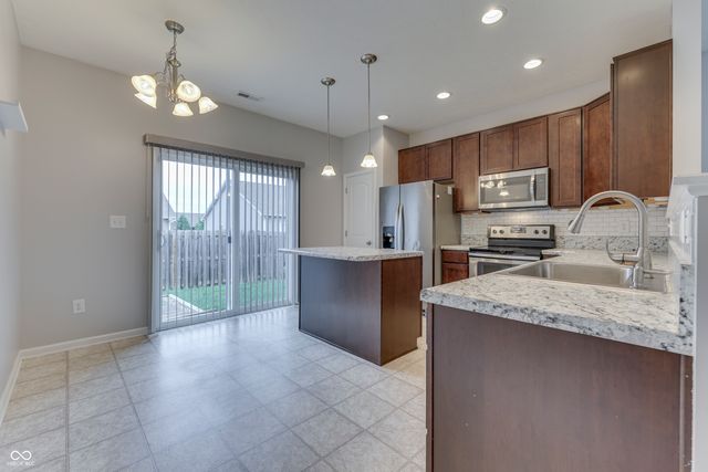 202 Longleaf Lane, Greenfield, IN 46140
