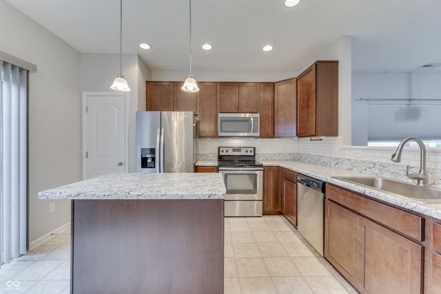 202 Longleaf Lane, Greenfield, IN 46140