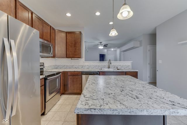 202 Longleaf Lane, Greenfield, IN 46140