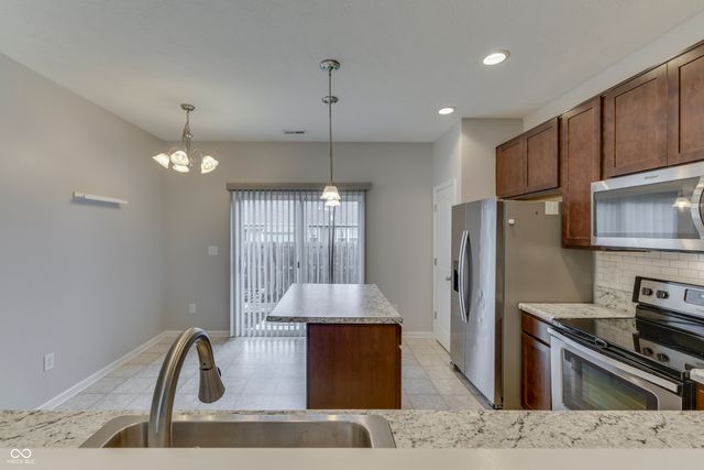 202 Longleaf Lane, Greenfield, IN 46140
