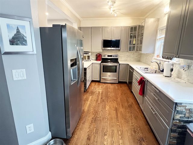 7410 Lochmoor Drive, Ypsilanti, MI 48197