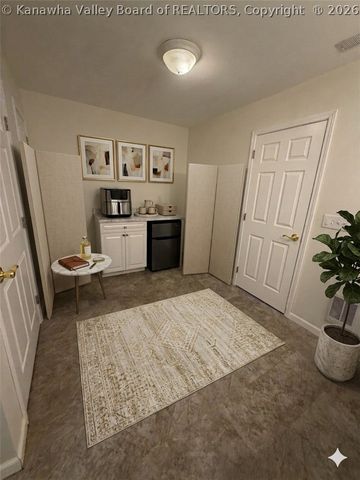 1042 Marina Drive, Hurricane, WV 25526