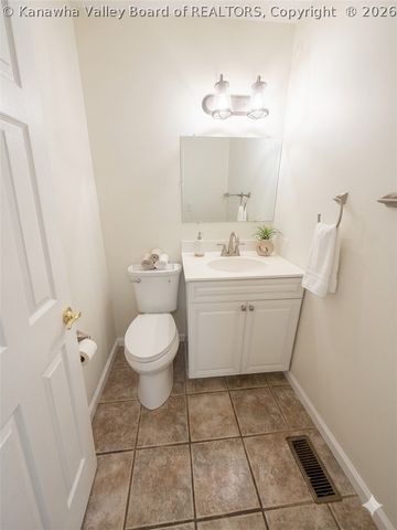 1042 Marina Drive, Hurricane, WV 25526