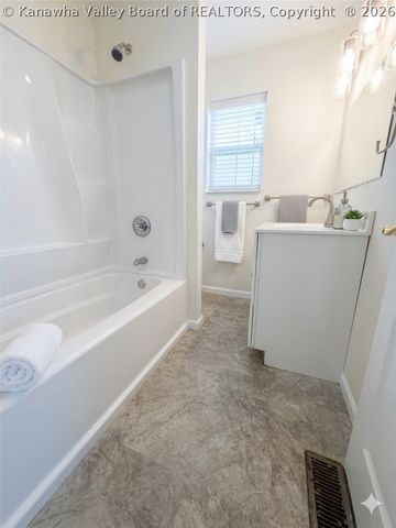 1042 Marina Drive, Hurricane, WV 25526
