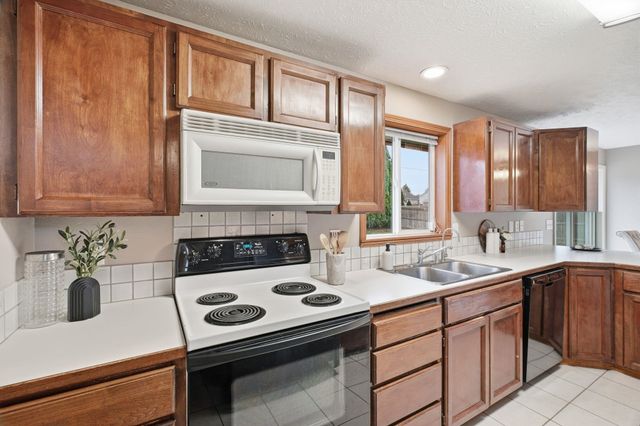 5723 S Ferrall St, Spokane, WA 99223