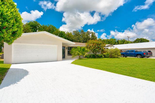 7715 SAINT ANDREWS Road, Lake Worth, FL 33467